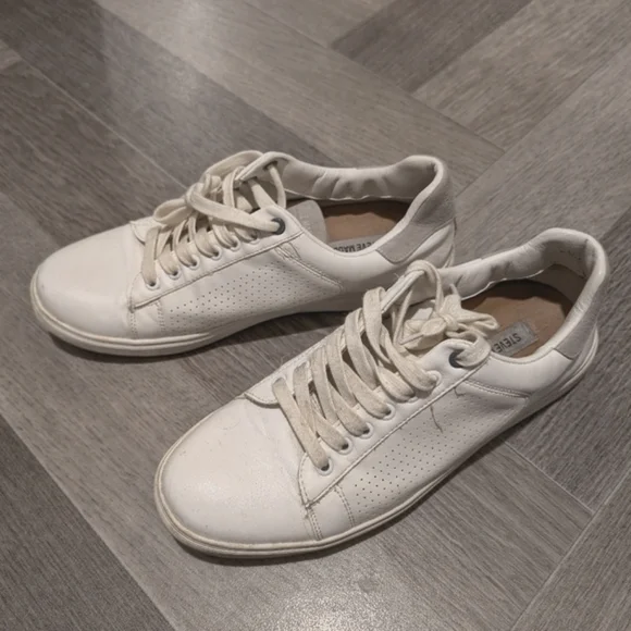 Steve Madden - Picture 2 of 4